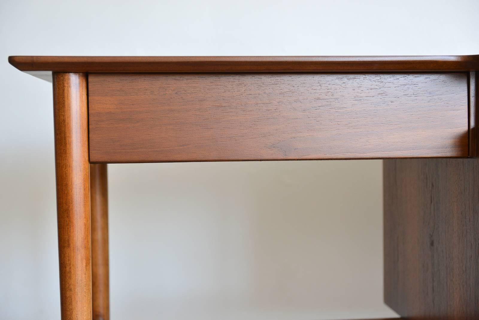 Mid-20th Century Floating Top Walnut Desk by Hooker, circa 1965