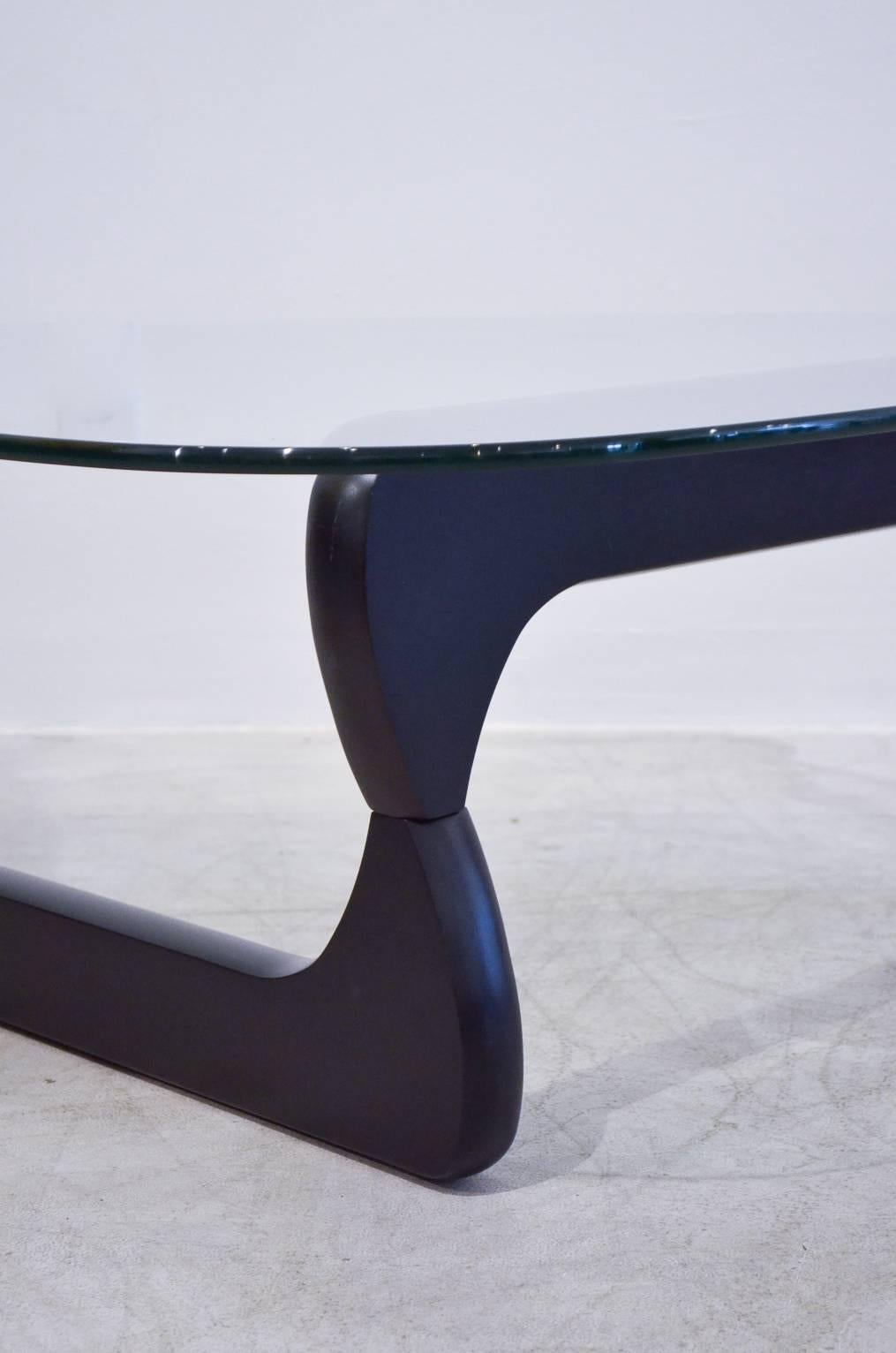 Sculptural Isamu Noguchi Coffee Table In Excellent Condition In Costa Mesa, CA