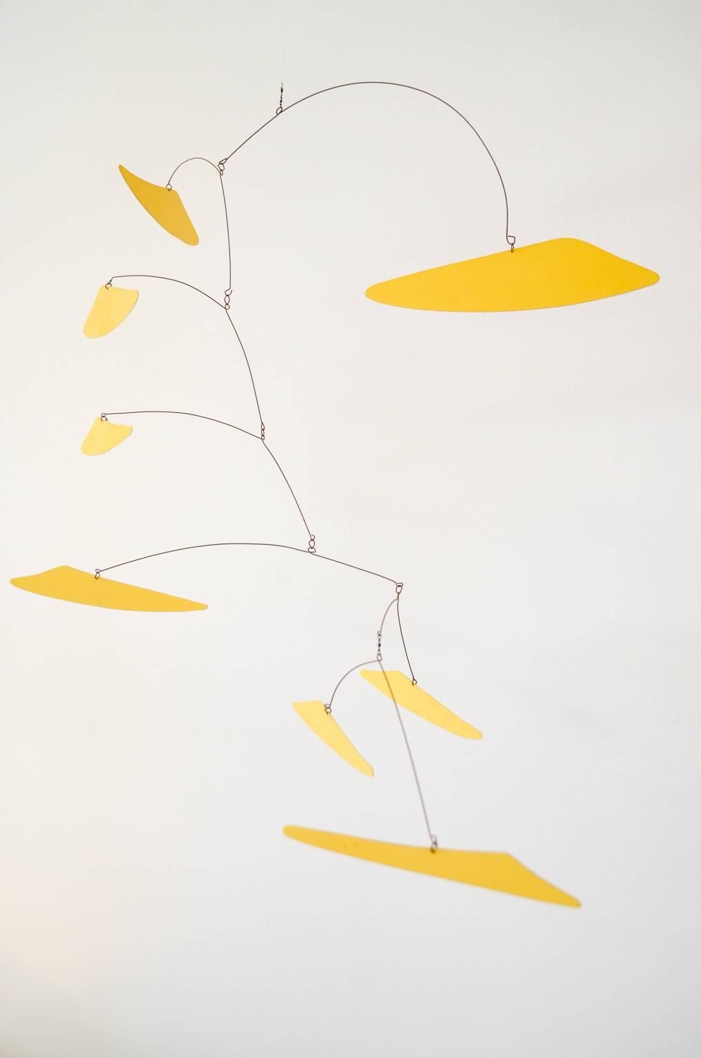 Mid-Century Modern Vieux mobile jaune style Alexander Calder