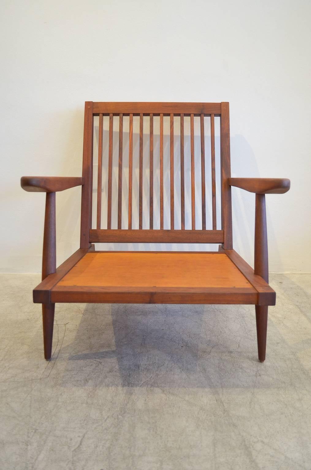 George Nakashima Walnut Spindle Back Lounge Chair In Excellent Condition In Costa Mesa, CA