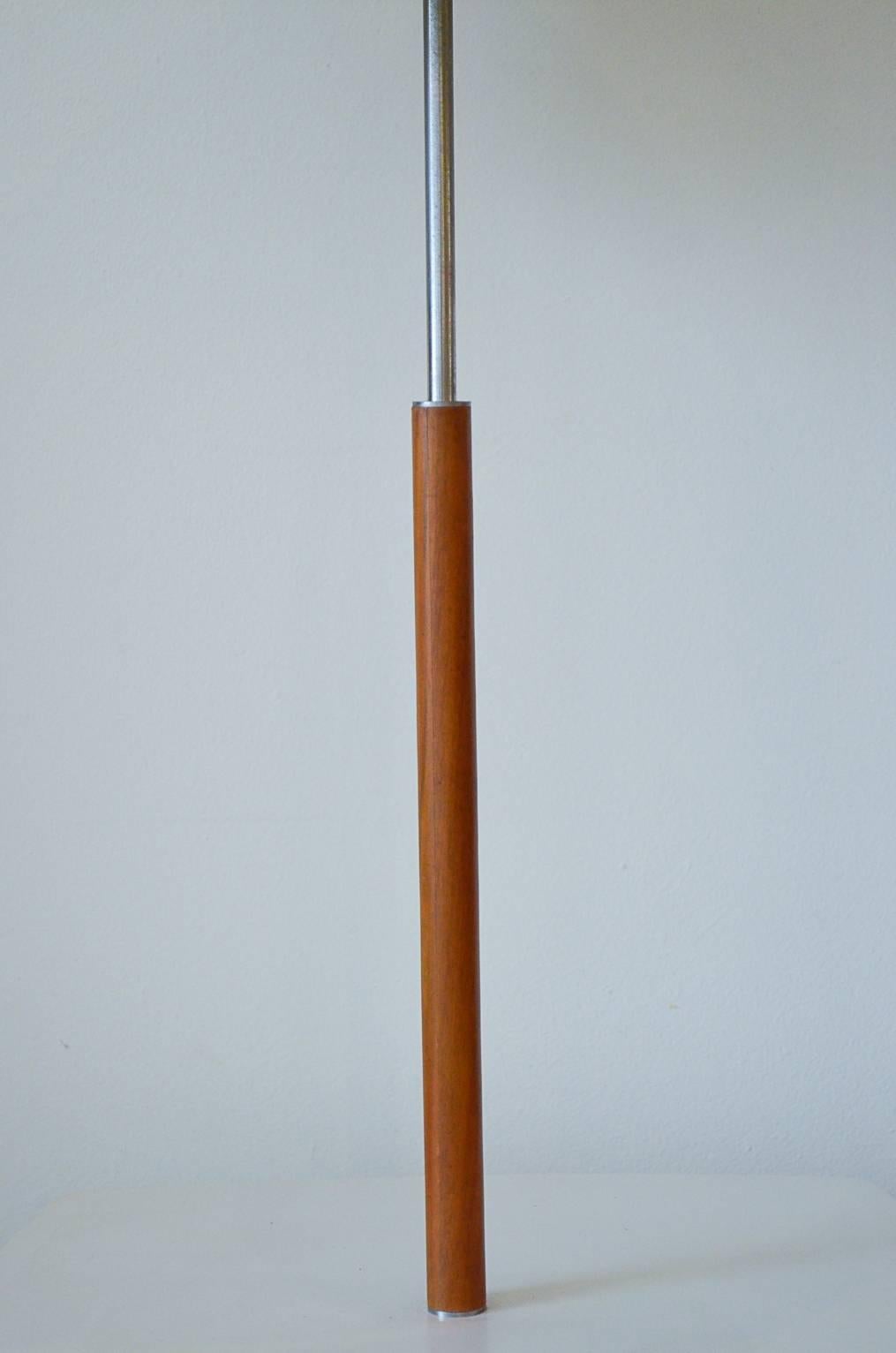 Gerald Thurston for Lightolier Chrome and Walnut Floor Lamp In Good Condition In Costa Mesa, CA