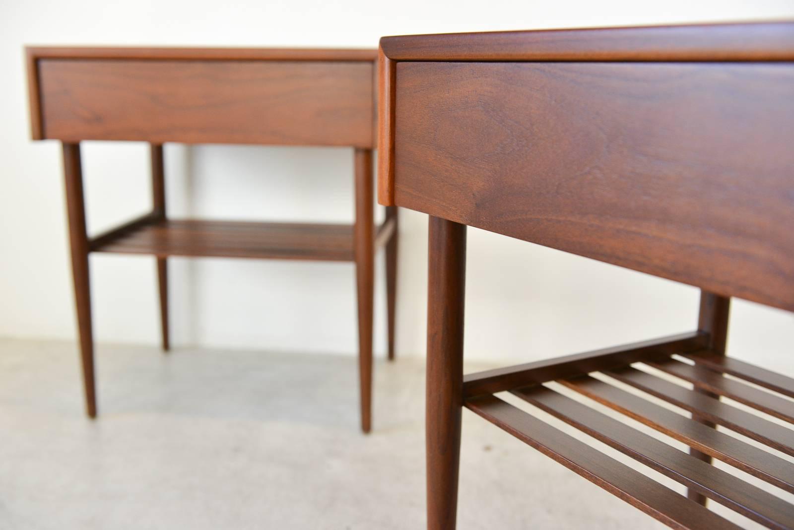 Mid-20th Century Pair of Walnut Side Tables or Nightstands by Brown Saltman