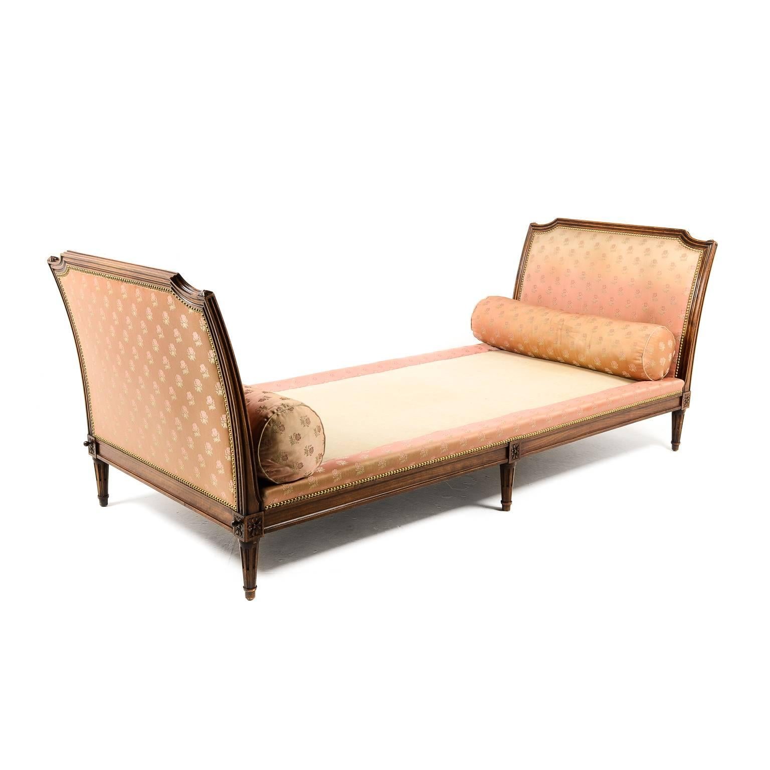 French Walnut Directoire-Style Daybed from Paris, Circa 1920 In Excellent Condition In Vancouver, British Columbia