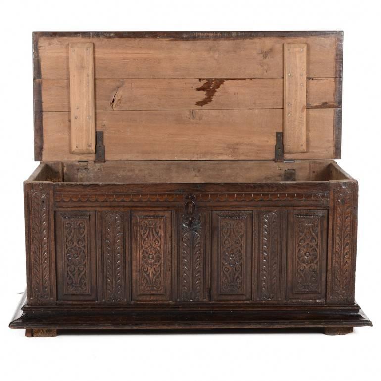 Highly-carved and beautifully detailed French oak blanket box, circa 1780. Measures: 53″ wide x 23″ deep x 25″ tall.