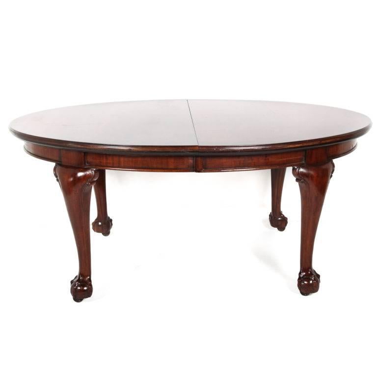 English Mahogany Chippendale-Revival Oval Dining Table, circa 1890 In Excellent Condition In Vancouver, British Columbia