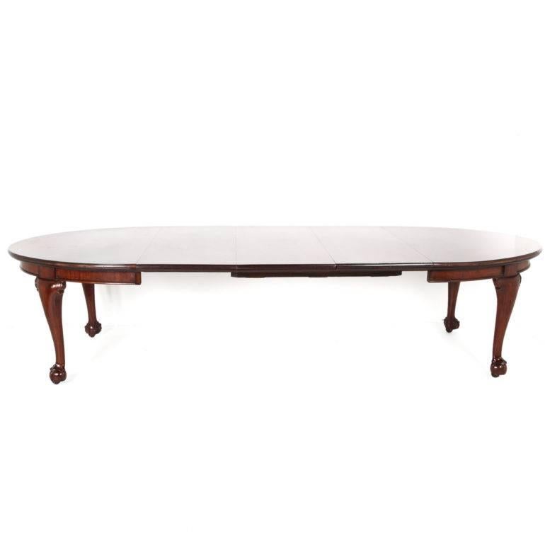 19th Century English Mahogany Chippendale-Revival Oval Dining Table, circa 1890