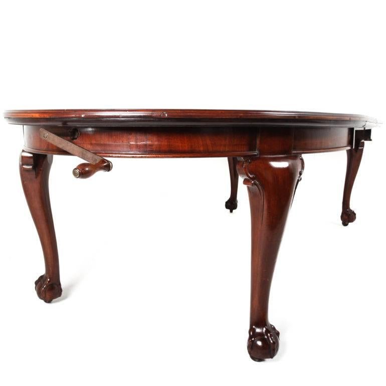 English Mahogany Chippendale-Revival Oval Dining Table, circa 1890 1
