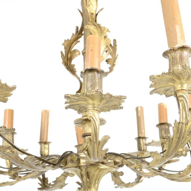 French Gilt Bronze 19th Century 12-Arm Chandelier In Good Condition In Vancouver, British Columbia