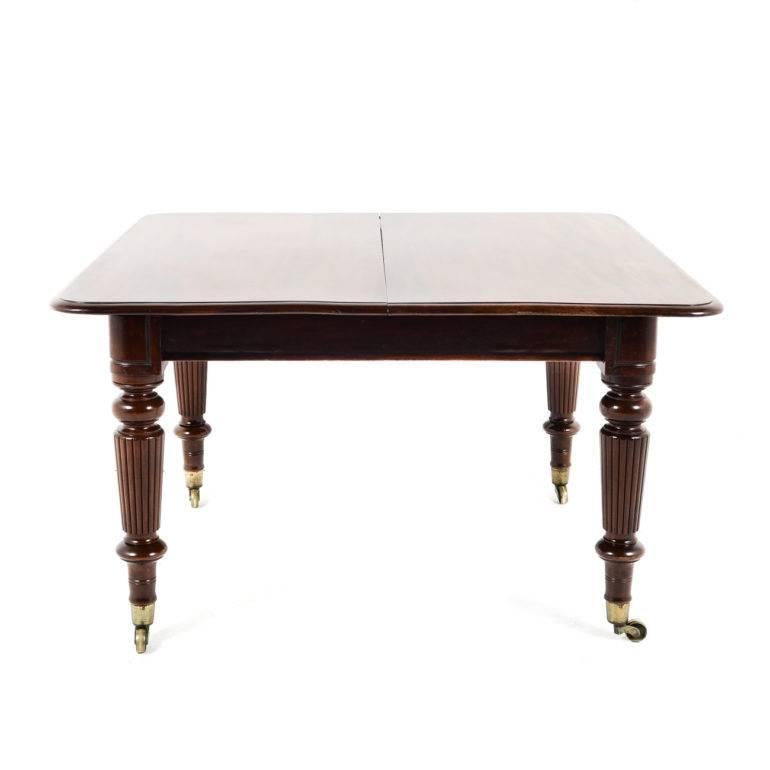 English Antique Mid-Victorian Mahogany Dining Table