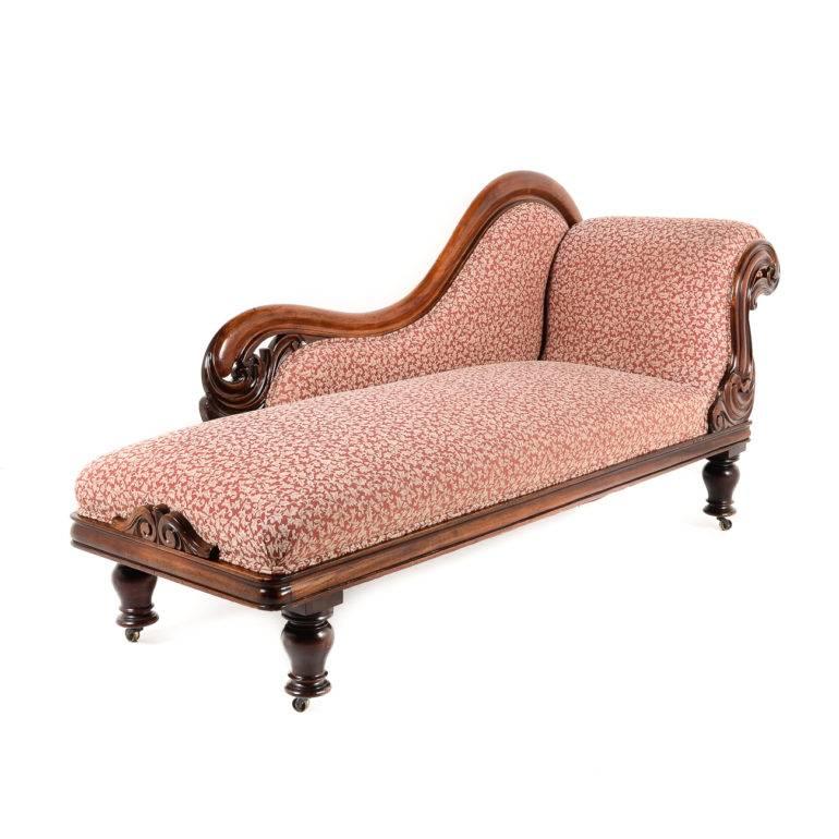Antique English Victorian mahogany ‘chaise longue’. The carvings and sweeping lines make this a truly unique piece, and the mahogany patina only enhances its appearance, Circa 1860. On original casters.

  