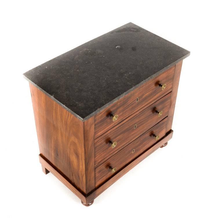 Small Mahogany Marble-Top Commode In Excellent Condition In Vancouver, British Columbia