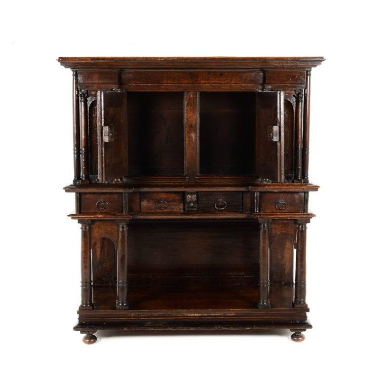 18th Century Court Cupboard In Excellent Condition In Vancouver, British Columbia