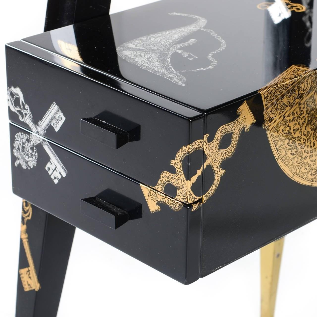 chiavi et pistole desk butterfly