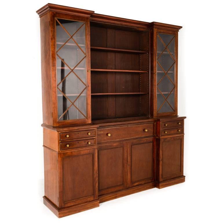 English Mahogany Breakfront Bookcase with Fitted Secretaire, circa 1920 In Good Condition In Vancouver, British Columbia