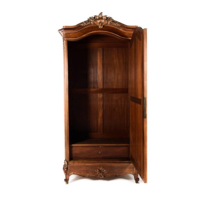 Top quality single-door armoire in carved walnut, with giltwood trim. Handmade by French ebeniste, “Poitreau Frères” marked & stamped on back of the piece, circa 1890. Lovely detailed and delicate carving on this beauty.




     