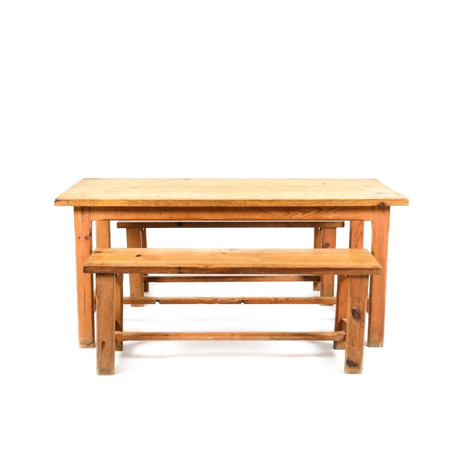 Antique Early 20th Century Pair of French Solid Pine Benches In Excellent Condition In Vancouver, British Columbia