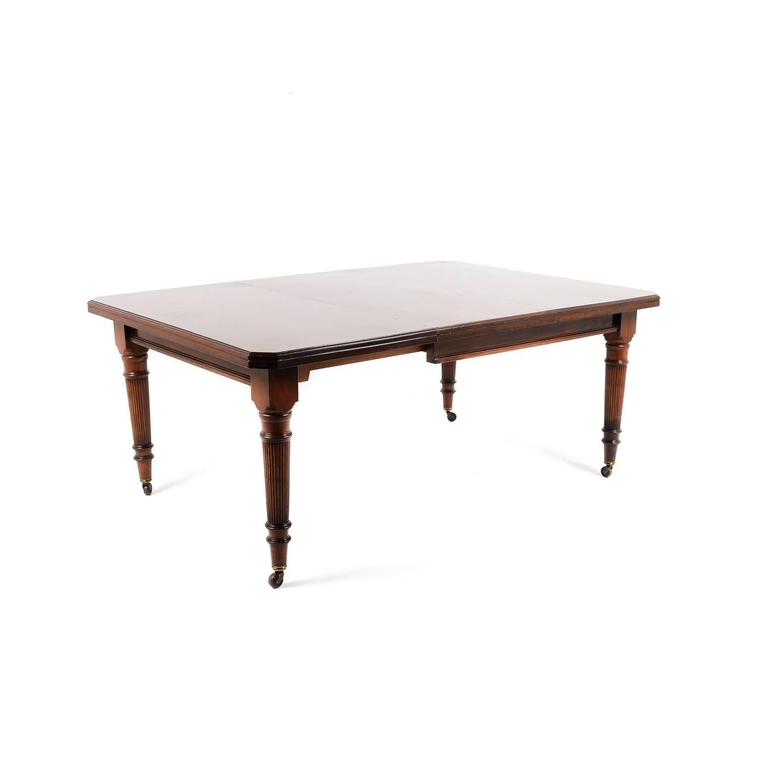 Antique Solid Mahogany English Table Signed ‘Maple & Co’, circa 1900 In Excellent Condition In Vancouver, British Columbia
