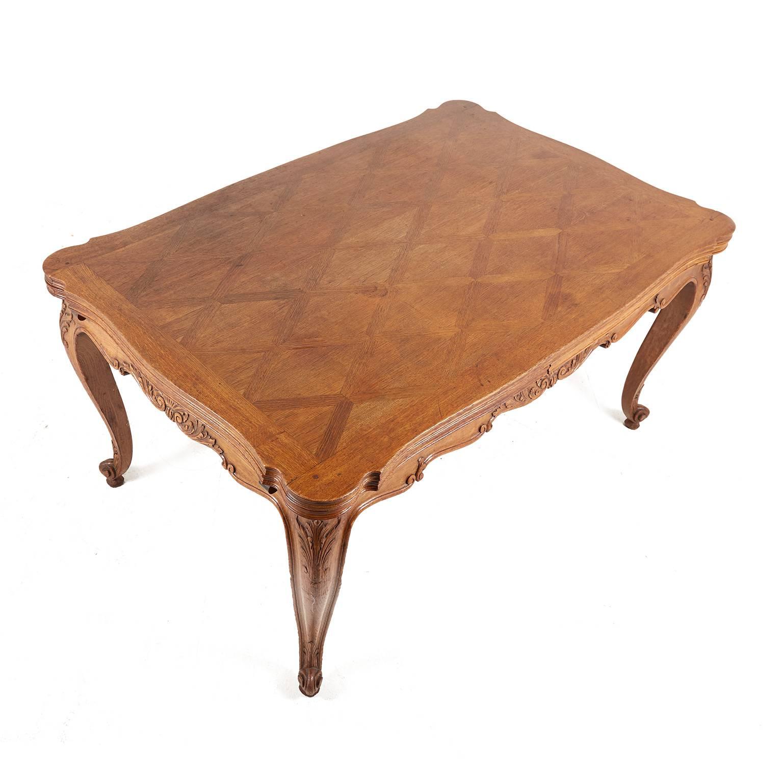 Antique Louis XV-style draw-leaf table, circa 1930. Lovely hand carving on this piece.

Measures: 58? long x 39? deep x 30? tall + 2 - 26? leaves.