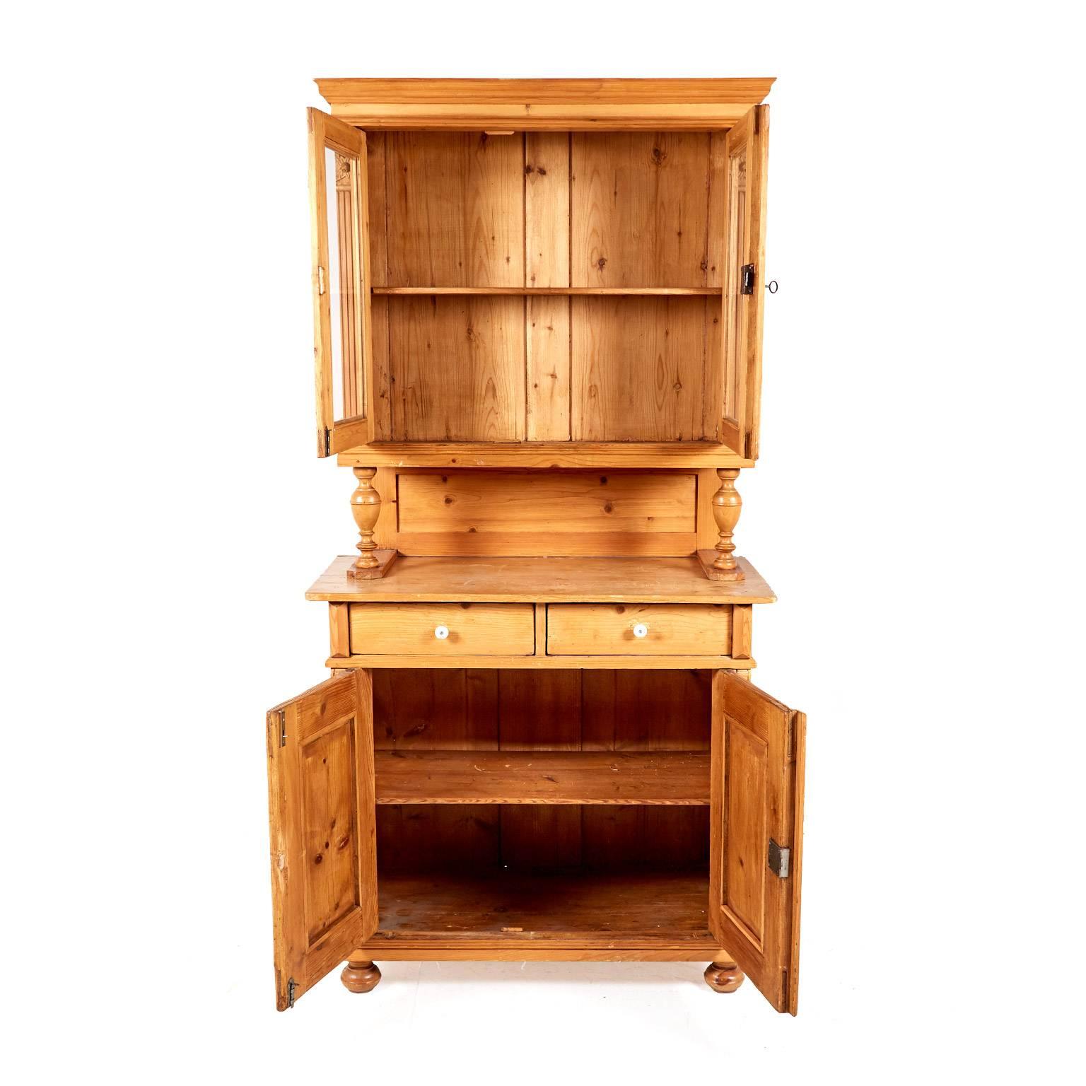 Small continental European pine buffet with hutch, having an upper display and lower storage in two drawers and two cupboards, circa 1890.




        
