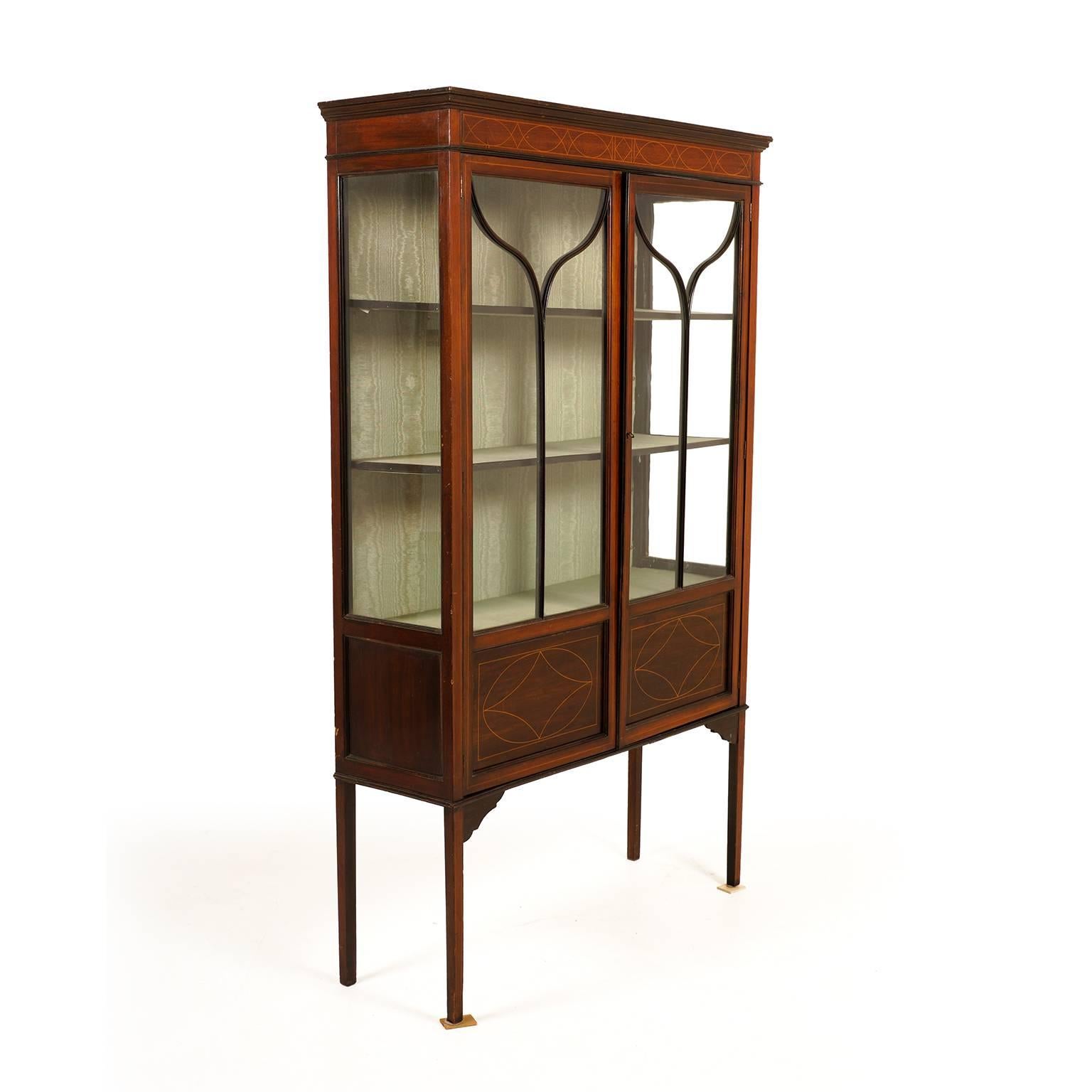 Antique English Inlaid Mahogany China Cabinet In Excellent Condition In Vancouver, British Columbia