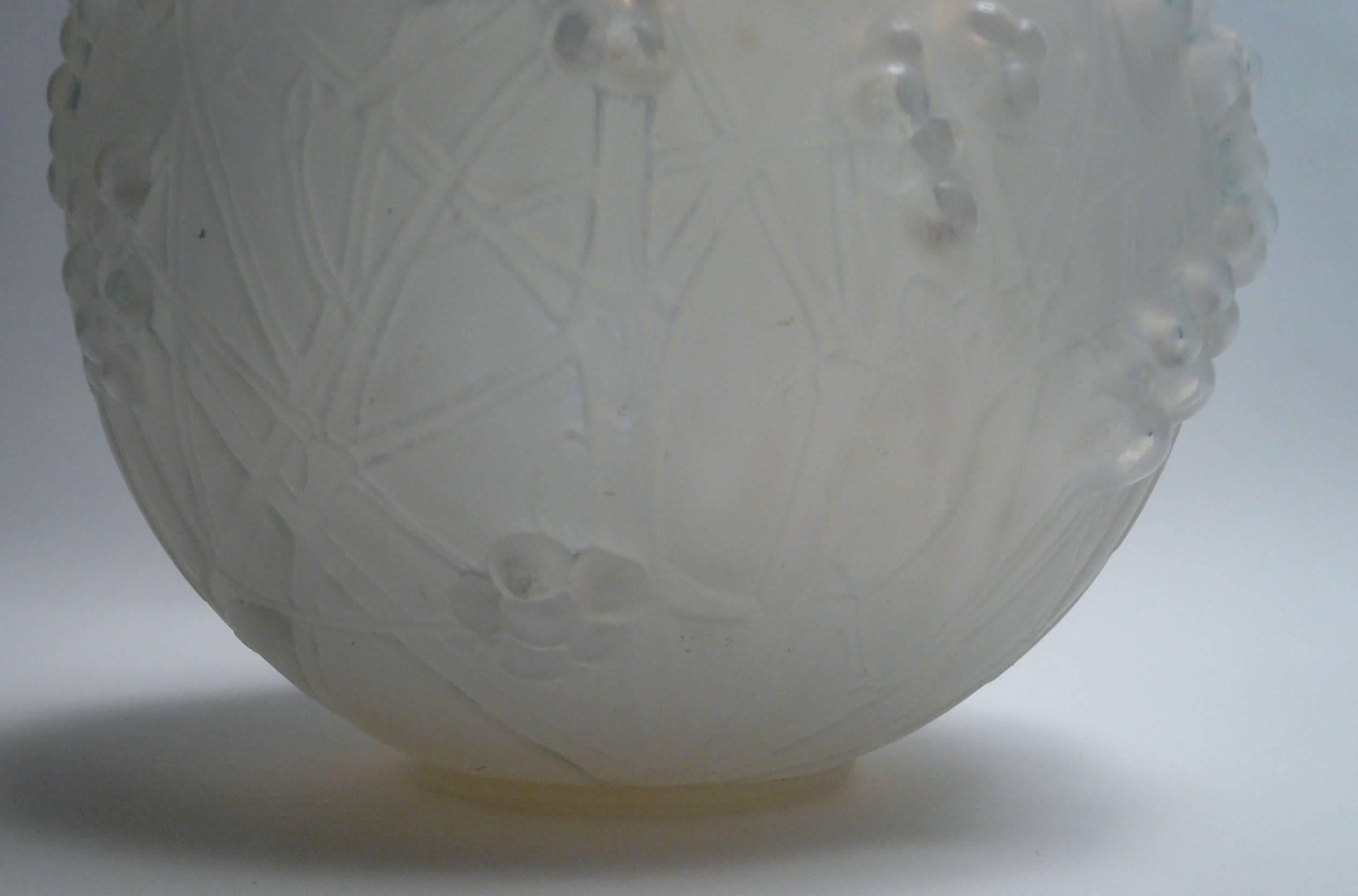 Rene Lalique Druides Vase In Excellent Condition In Pittsburgh, PA