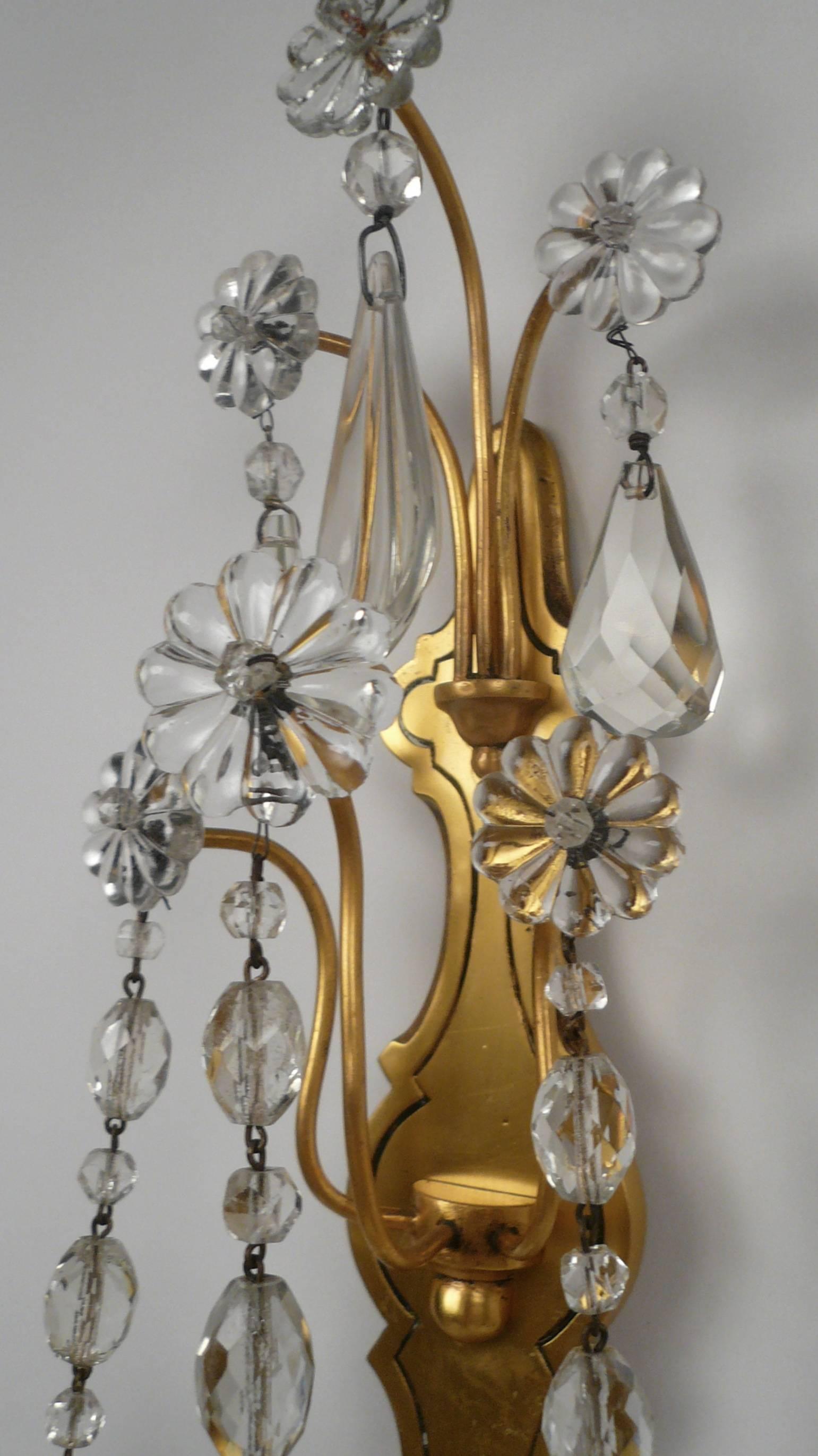 Américain Paire d'appliques à deux lumières en bronze doré et cristal par Sterling Bronze Co. N.Y. en vente