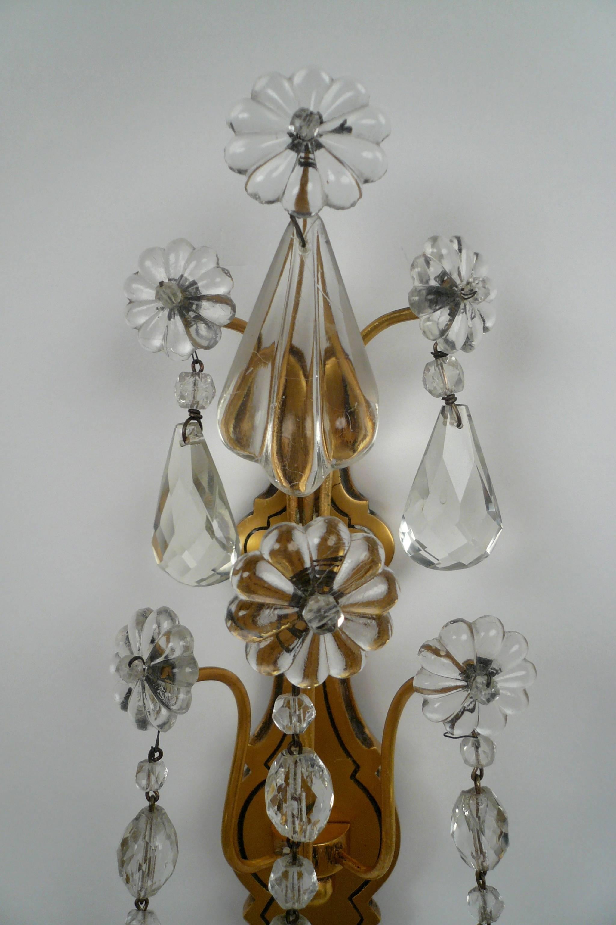 Paire d'appliques à deux lumières en bronze doré et cristal par Sterling Bronze Co. N.Y. en vente 1