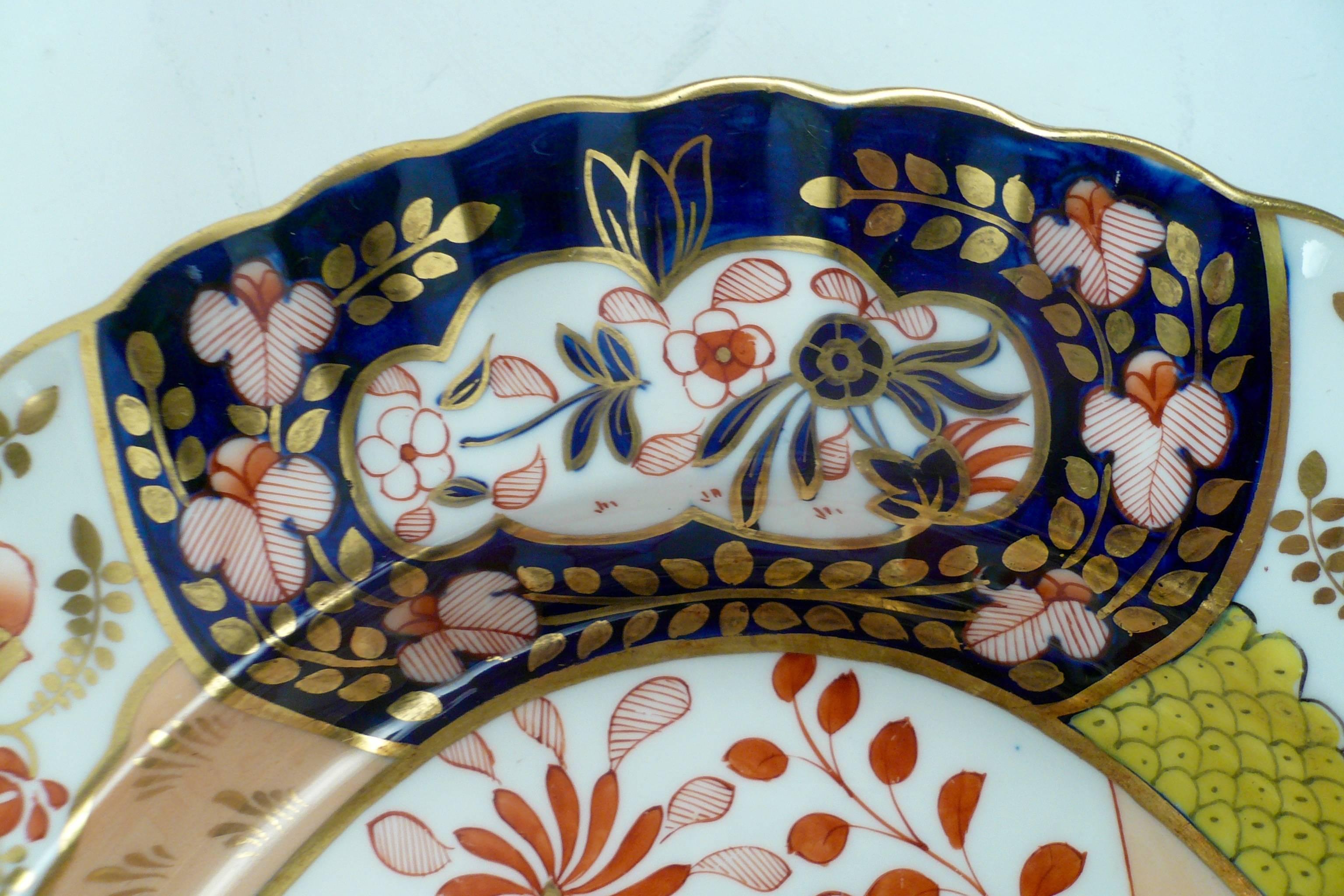 This beautifully hand-painted platter with traditional Imari designs is richly gilded, and is in excellent condition.