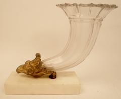 Vasi a cornucopia in bronzo dorato e cristallo tagliato del XIX secolo su basi di marmo, coppia