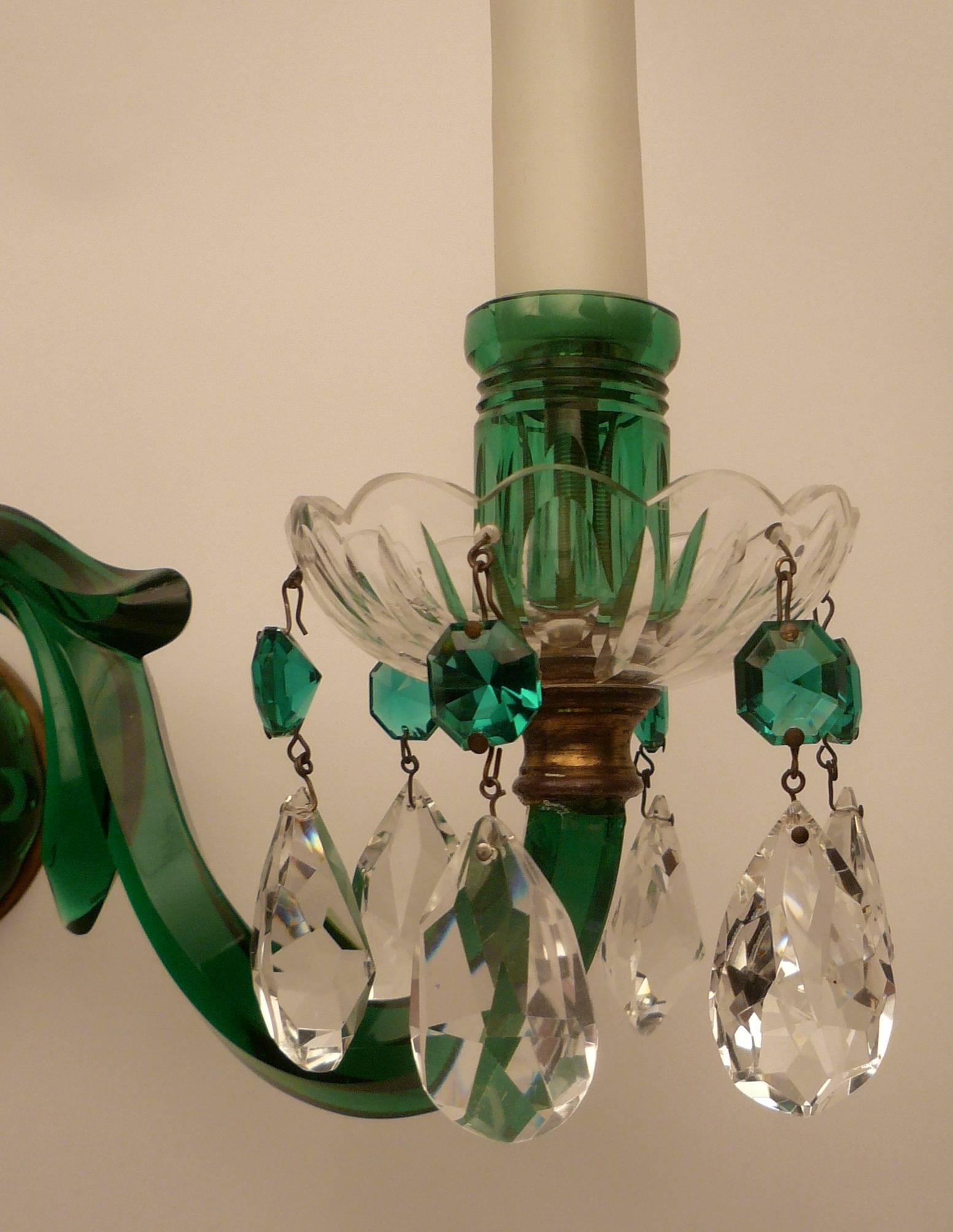 Pair of English Mid-19th Century Emerald Green Cut Crystal Sconces For Sale 1