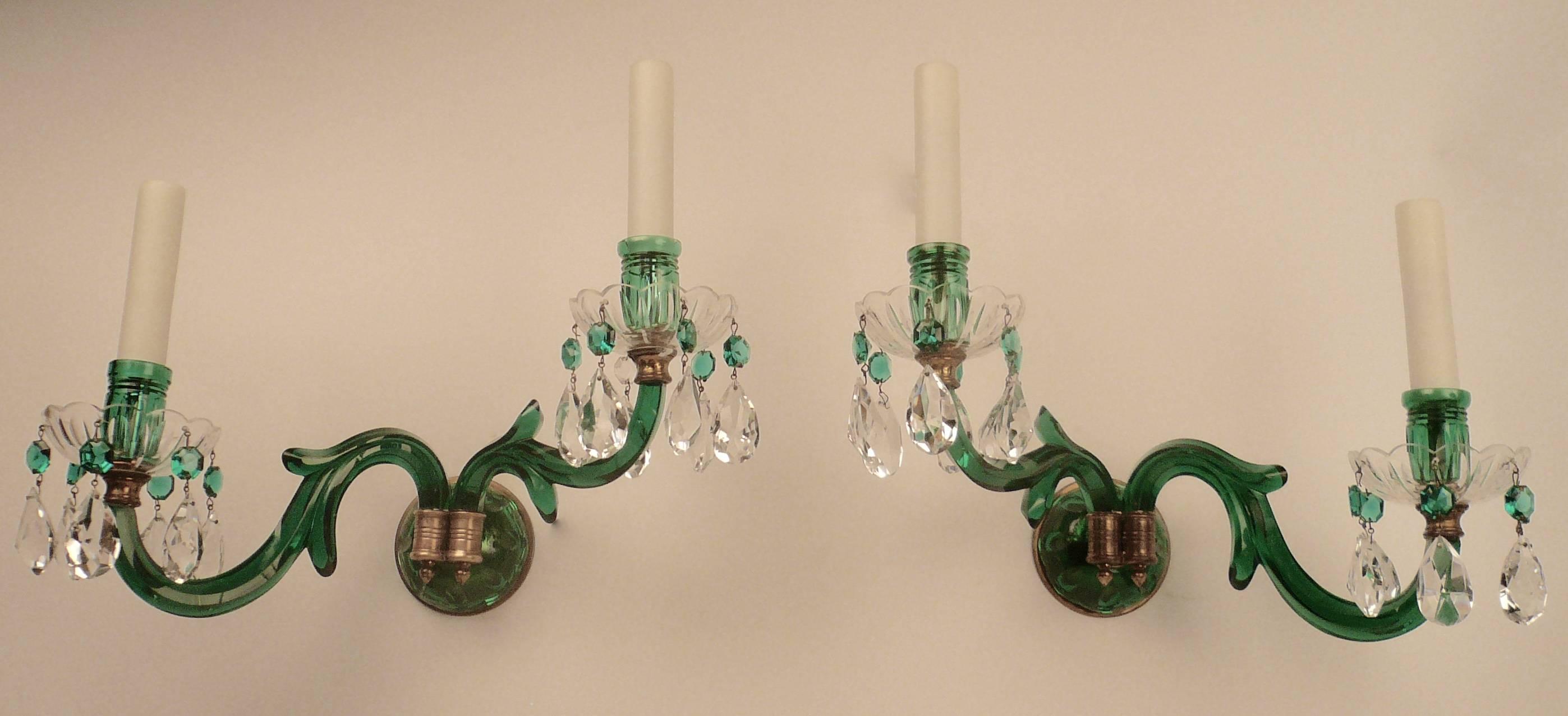 Pair of English Mid-19th Century Emerald Green Cut Crystal Sconces For Sale 4