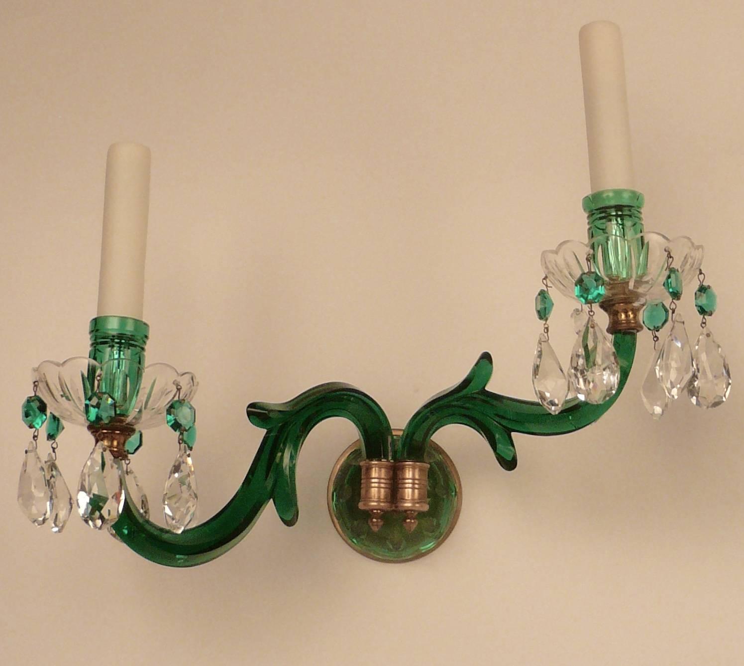 Early Victorian Pair of English Mid-19th Century Emerald Green Cut Crystal Sconces For Sale