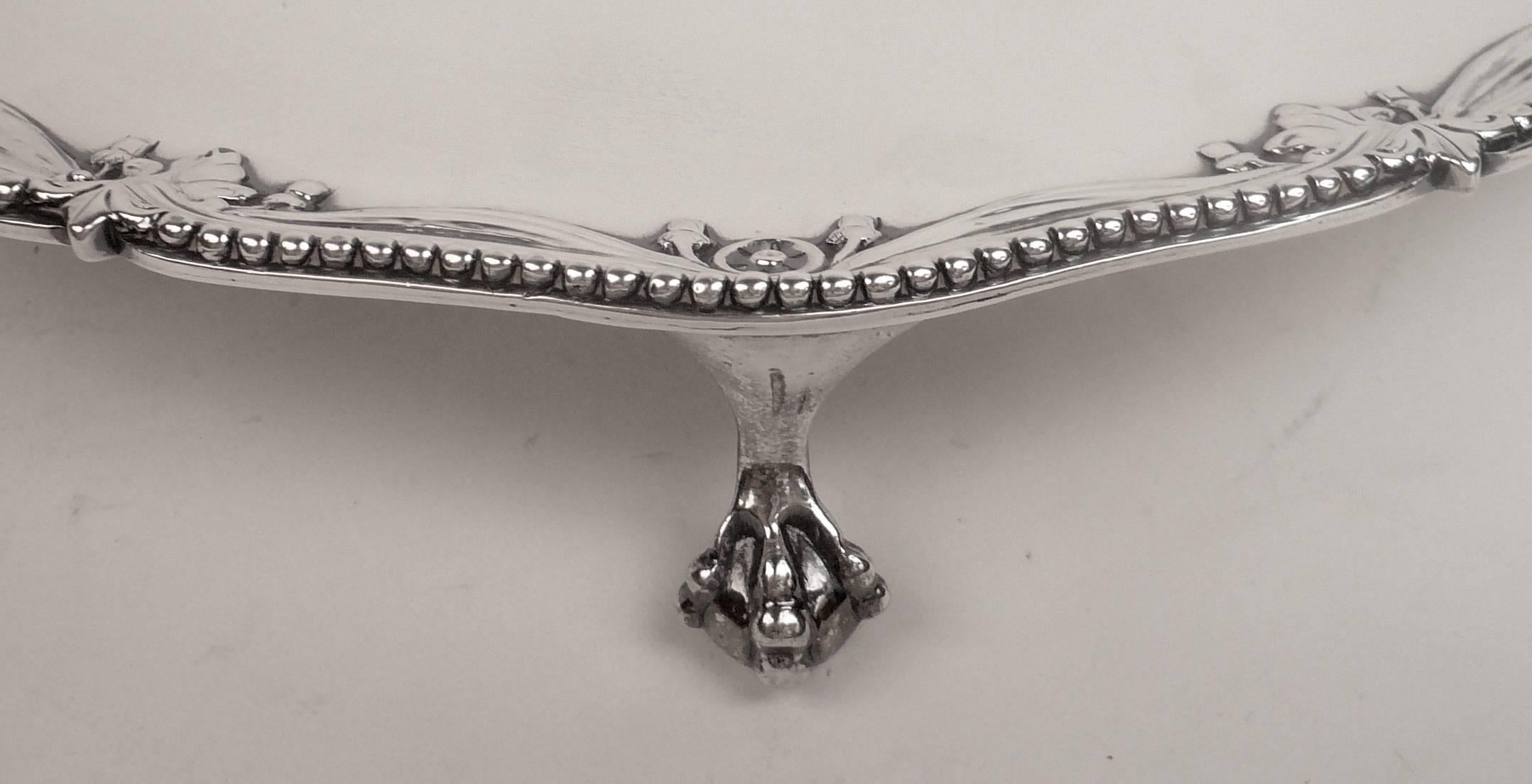 Bandeja grande de plata de ley de Jorge III por John Carter, hacia 1776 Hecho a mano en venta