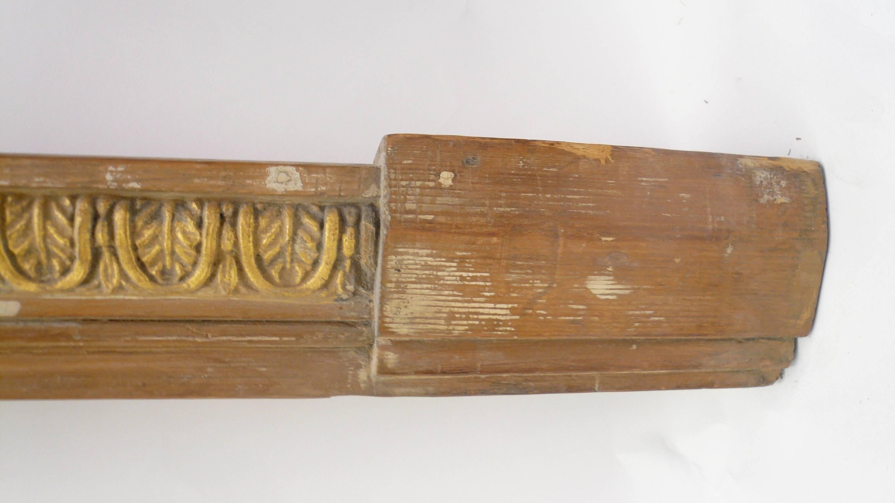 English Georgian Carved Pine Fireplace Mantle with Gilt Elements For Sale 1