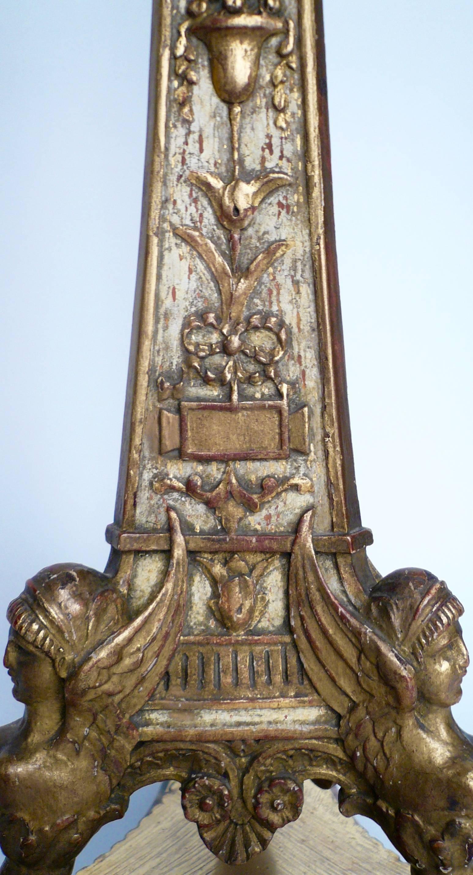 E. F. Caldwell Lámpara neoclásica de madera dorada, mármol y bronce Estadounidense en venta