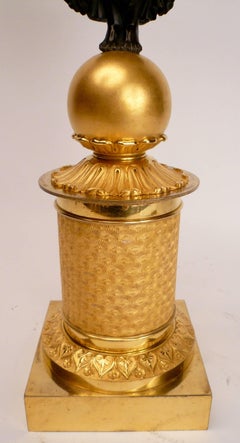Lampe figurative française de style Empire en bronze doré et patiné par Chibout