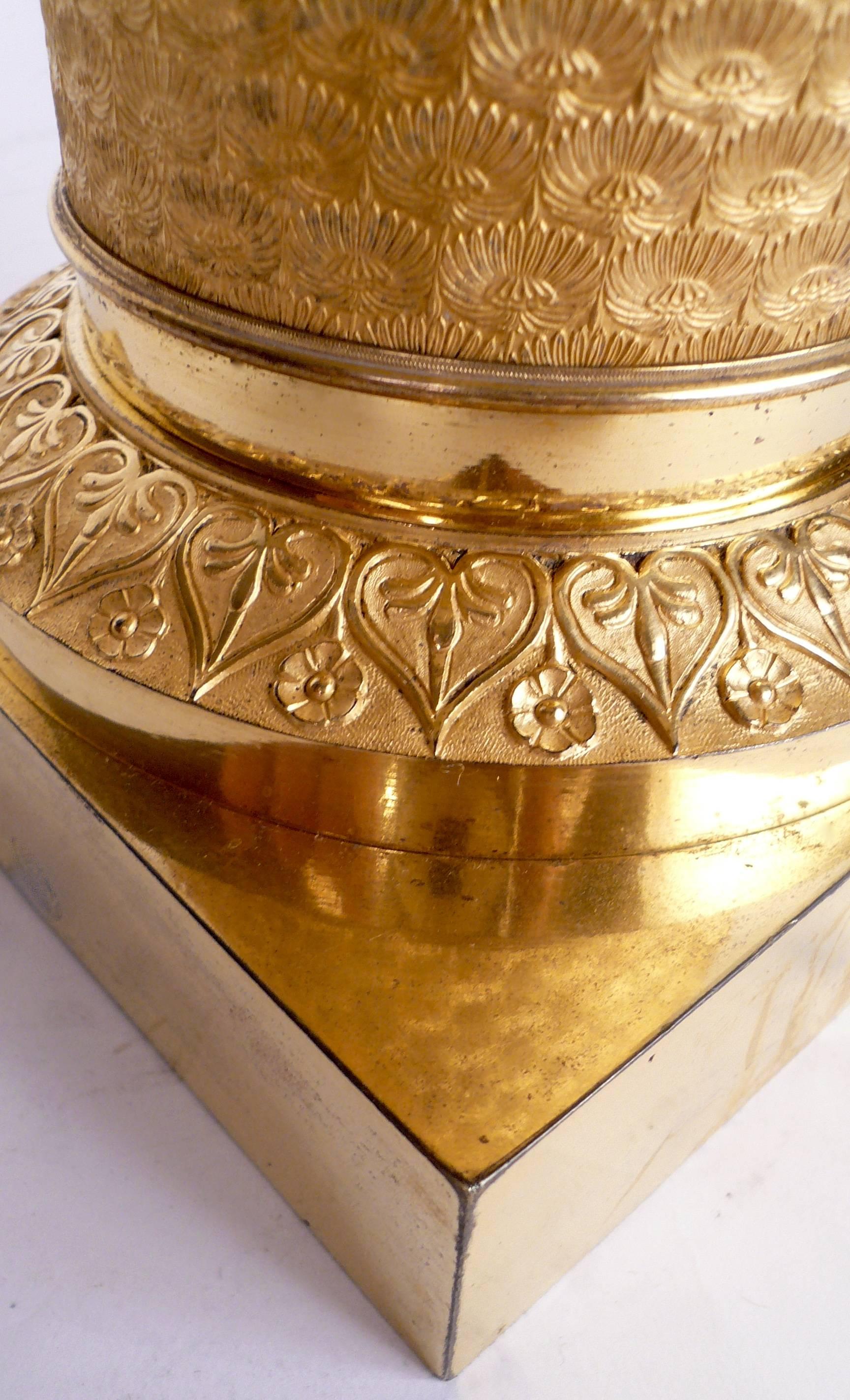 Lampe figurative française de style Empire en bronze doré et patiné par Chibout en vente 2