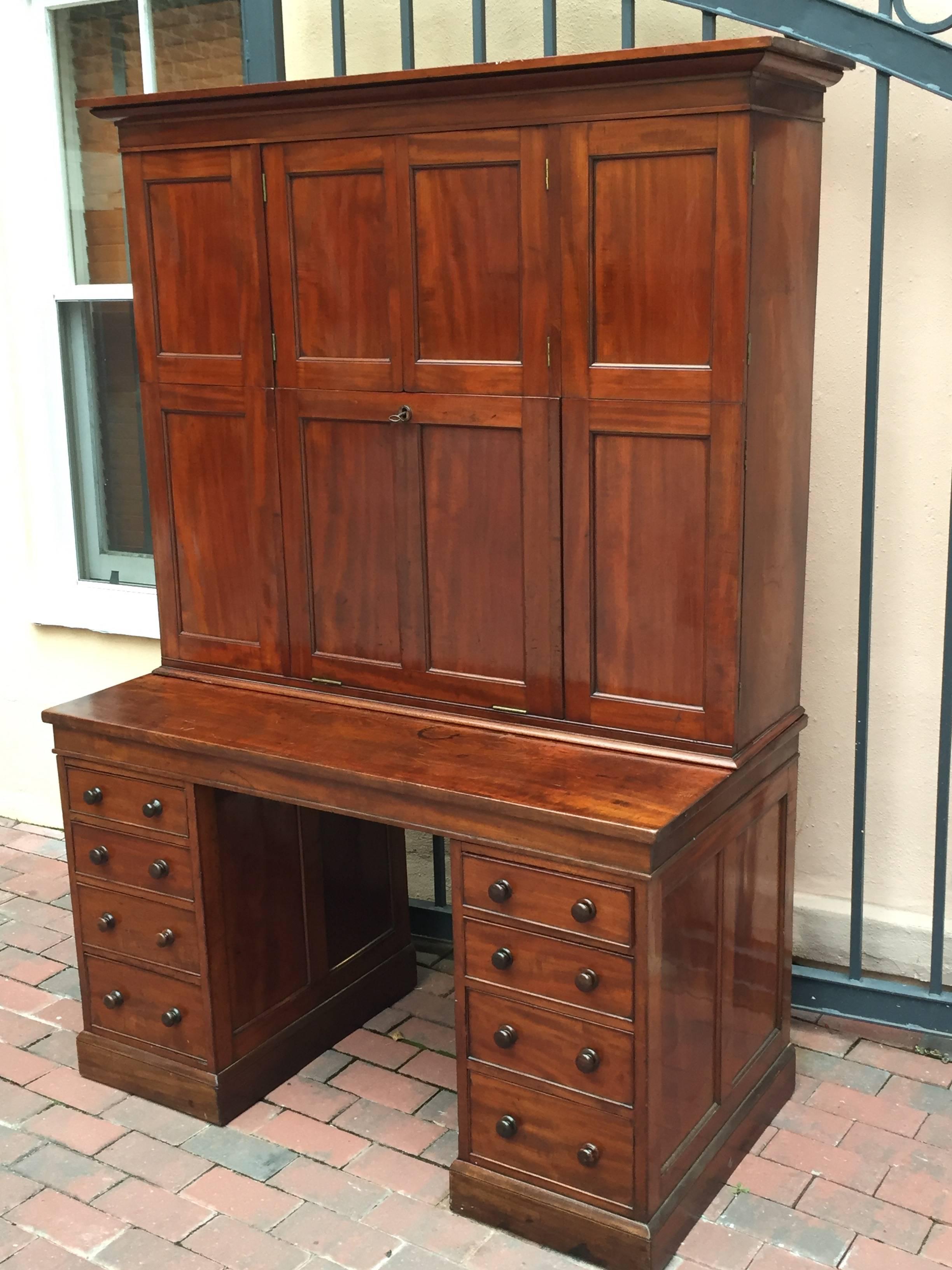 Englischer Estate Managers-Schreibtisch aus Mahagoni, um 1830 im Zustand „Gut“ im Angebot in Charleston, SC