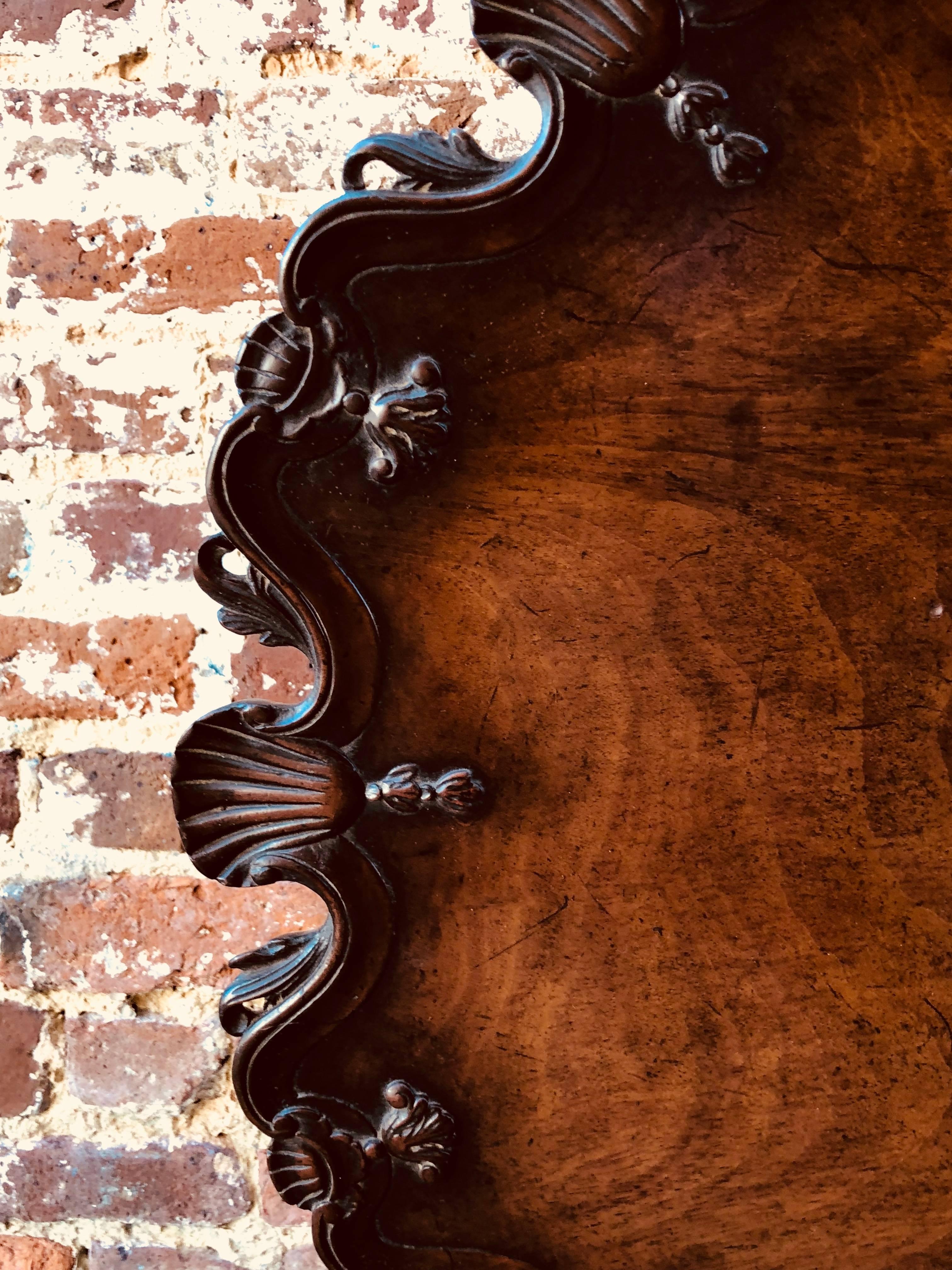 English Tilt-Top Mahogany Table with Carved Top and Base, circa 1770 In Good Condition In Charleston, SC