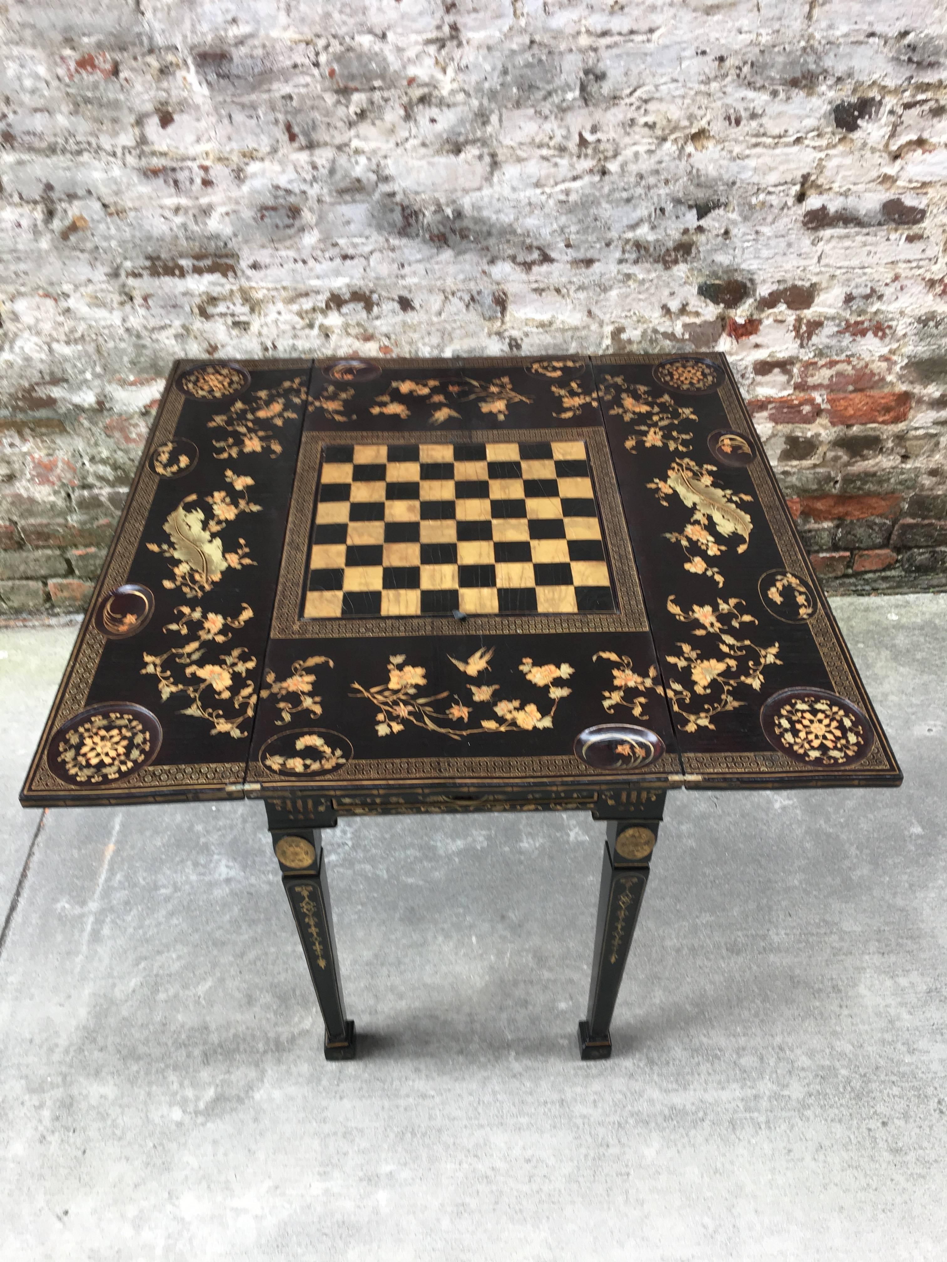 Chinese Export Chinoiserie Games Table early 19th century In Excellent Condition In Charleston, SC