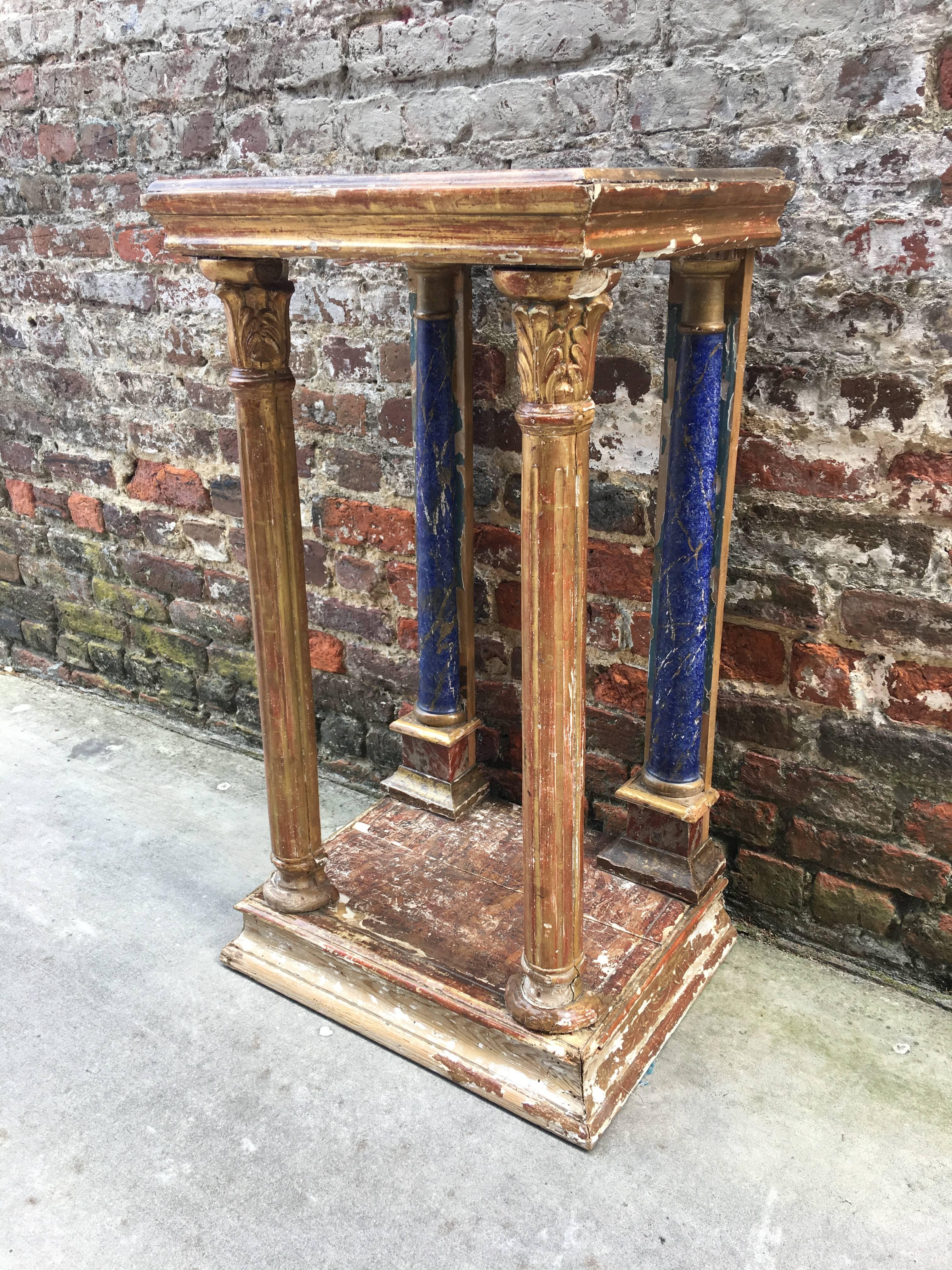 Italian Gold Gilt and Painted Pedestal from the Early 20th Century In Good Condition In Charleston, SC