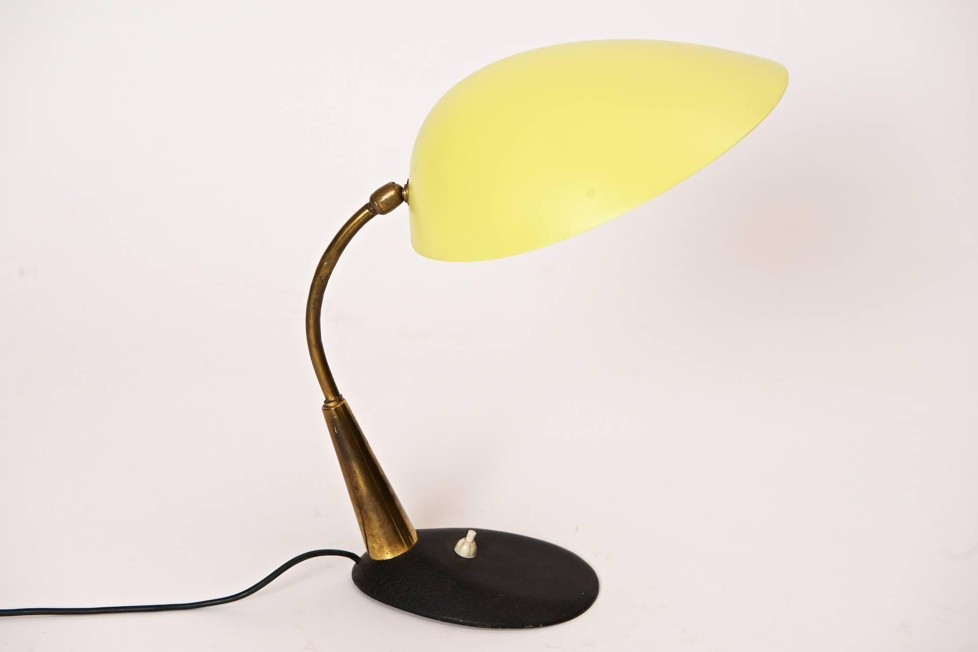 articulated desk lamp