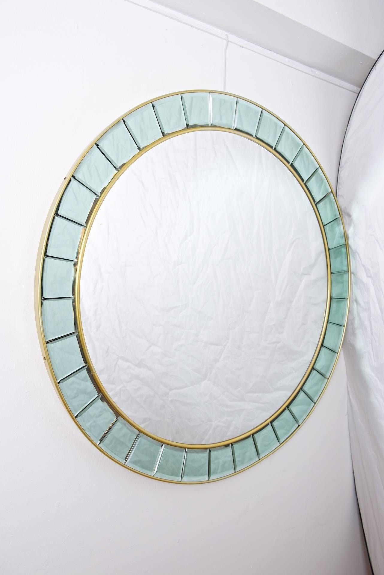 Round mirror. Attributed to Cristal Arte. 
