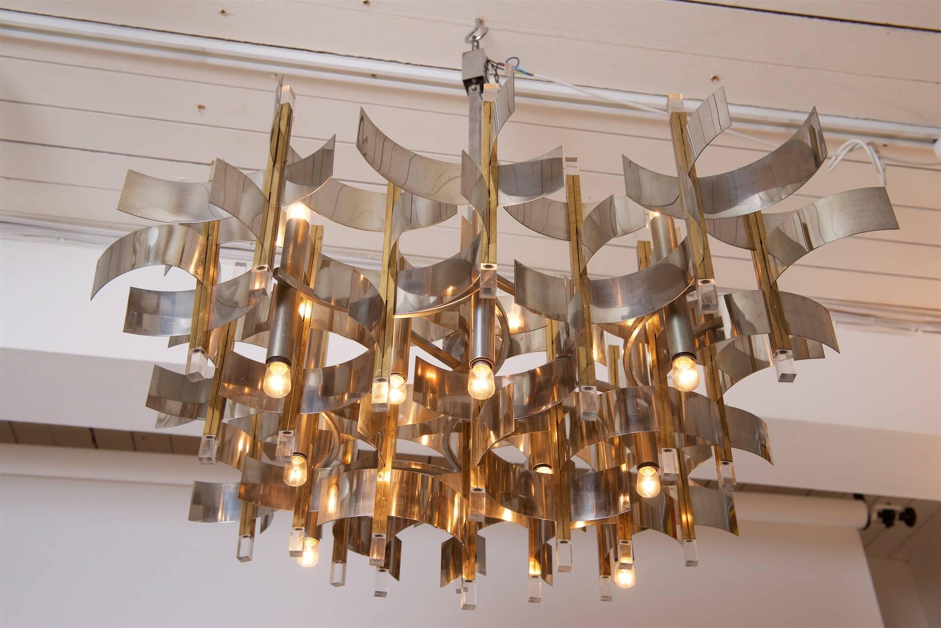 Large and impressive geometric chandelier by Sciolari, circa 1970.

Chrome brass and Lucite.