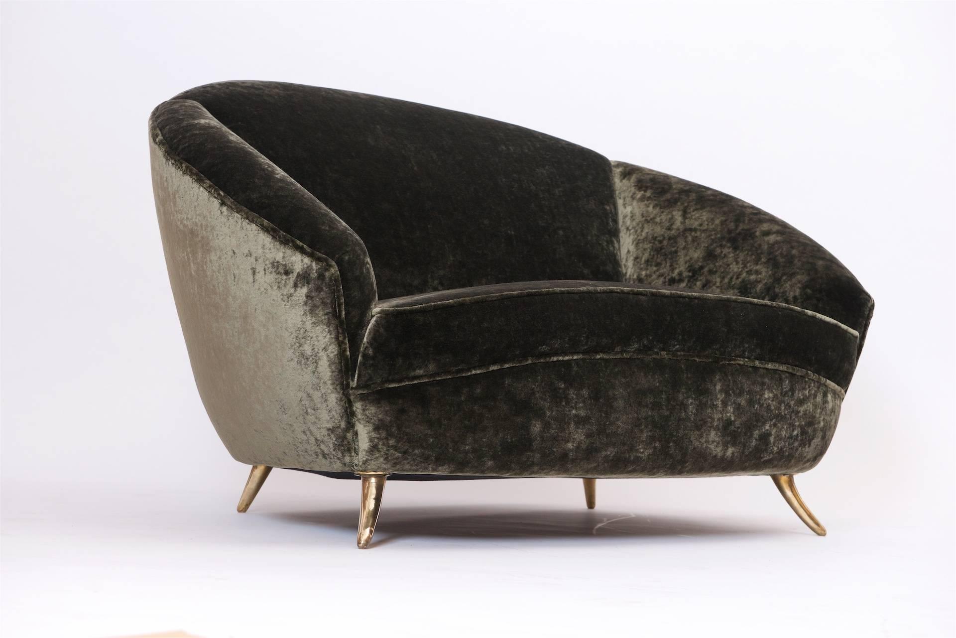 Small Ico Parisi Style Curved Sofa, circa 1950 In Excellent Condition In London, GB