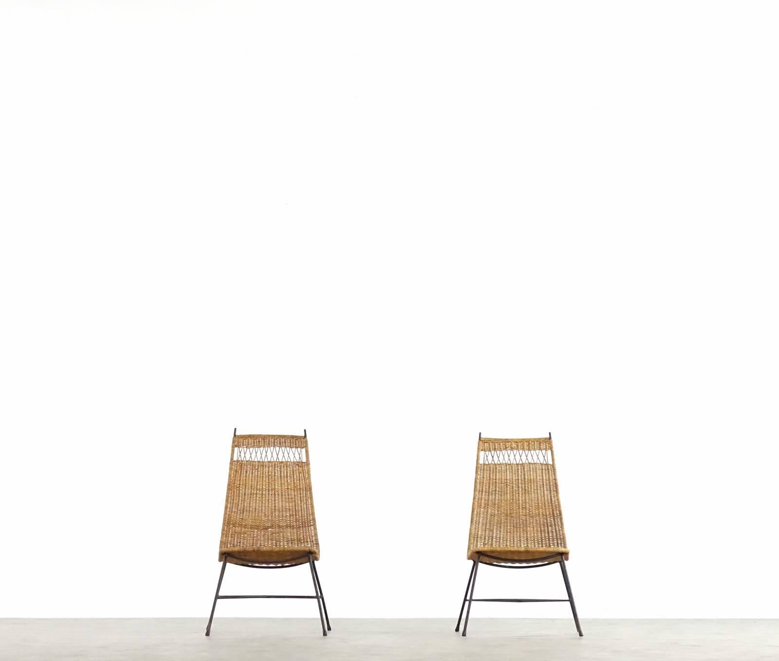 19th Century Nice Pair of Mid-Century Modern Wicker Basket Lounge Chairs from France