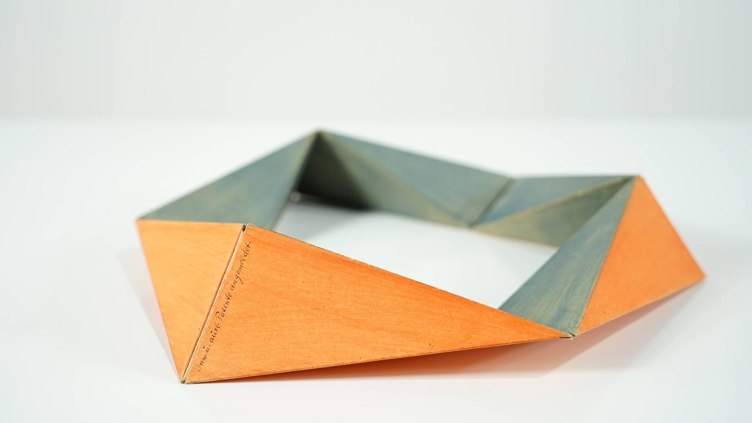 Cubo invertibile firmato, colorato e fatto a mano da Paul Schatz, 1898-1979 in vendita 1