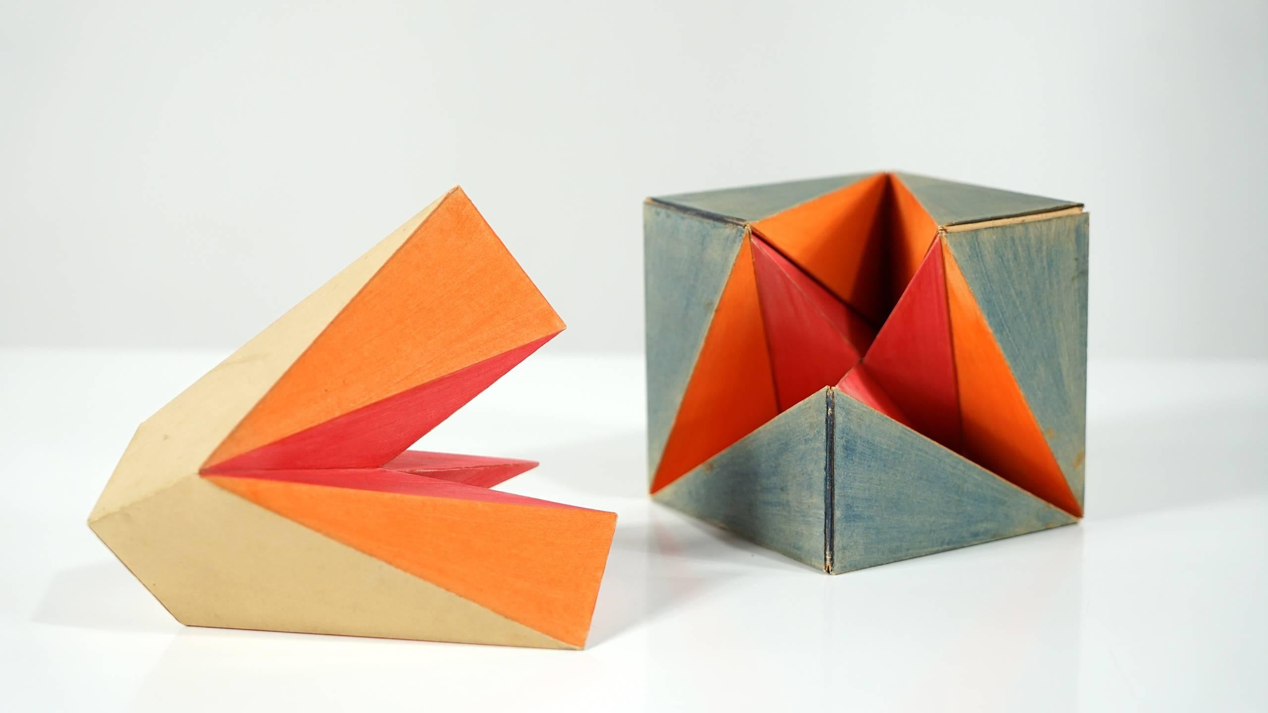 Svizzero Cubo invertibile firmato, colorato e fatto a mano da Paul Schatz, 1898-1979 in vendita