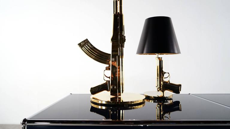 undertrykkeren Forkæle Pine Philippe Starck "Bedside Gun" Lamp Flos 18-Karat Gold at 1stDibs | philippe  starck ak47 lamp, starck lamp, flos lamp