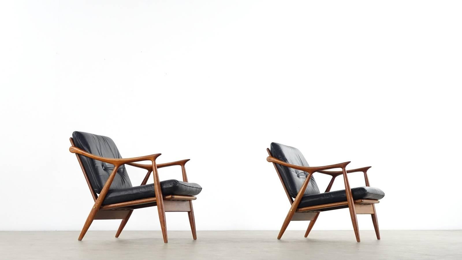 A pair of original Fredrik Kayser lounge chair for Vatne Møbelfabrik made in Norway.

